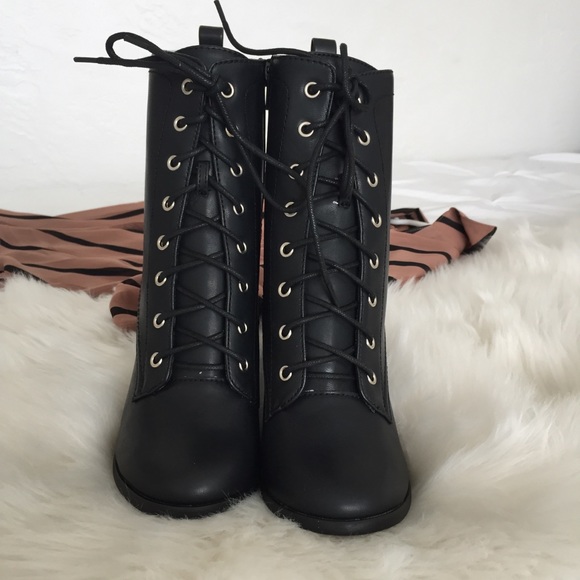 ❗️Last Pair sz 10❗️Black Leather Heel Booties - Picture 3 of 6